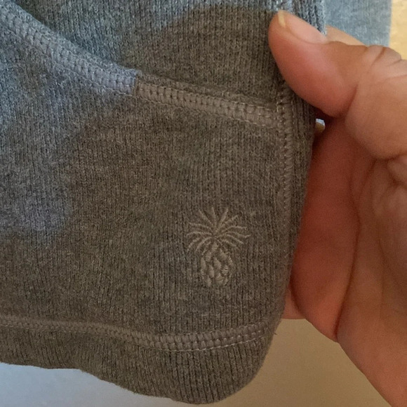 ⭐️ Tommy Bahama jacket ⭐️
BIN 30 - Picture 3 of 7